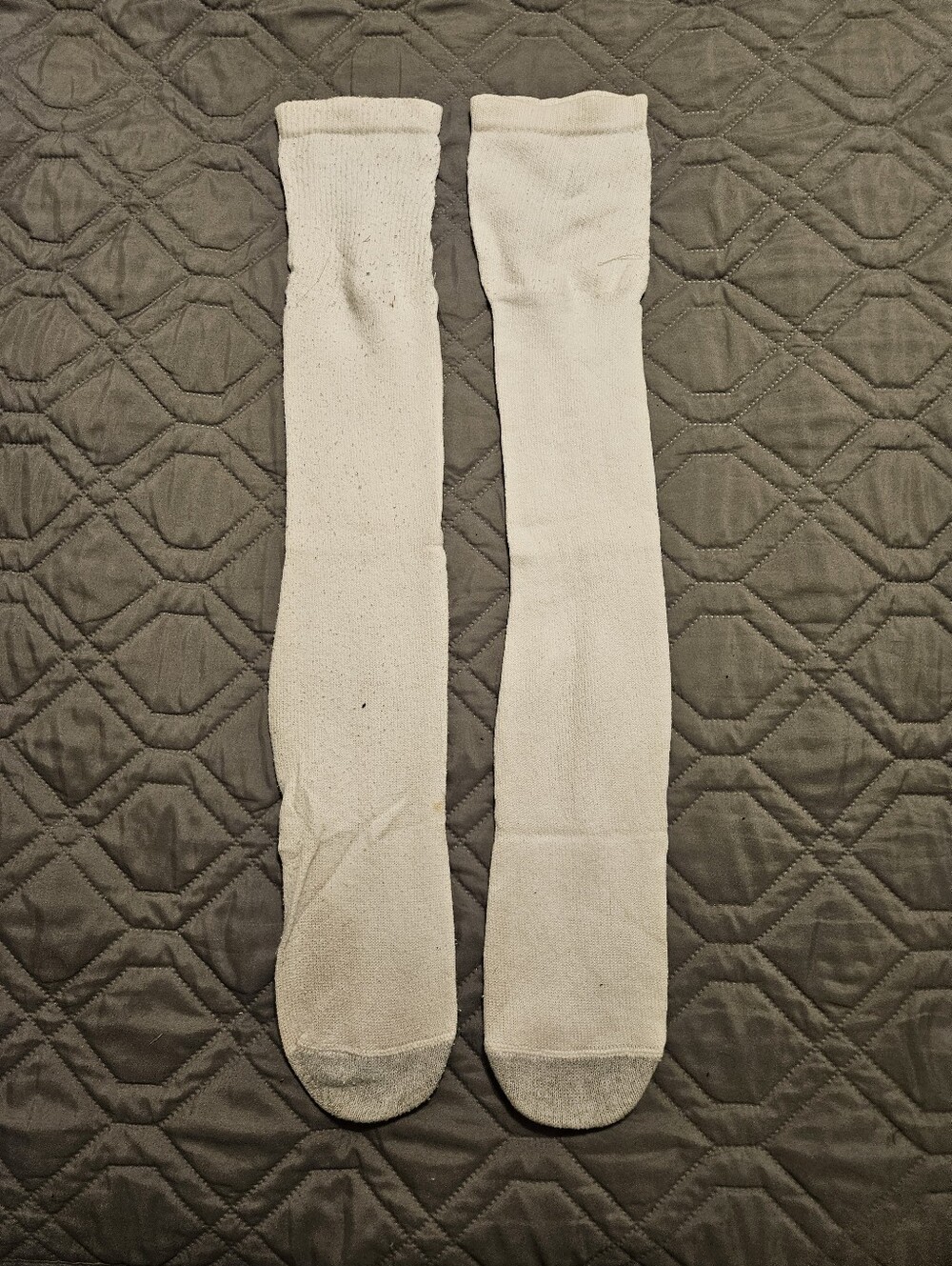 Hanes White Crew Athletic Socks - Men's Pair